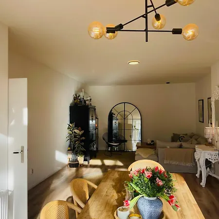 Spacious With Garden Appartement